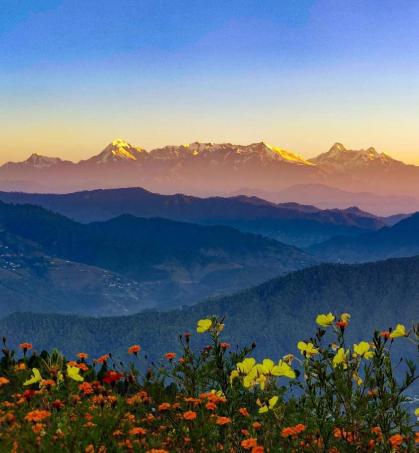 The Ranikhet Continental Exterior foto
