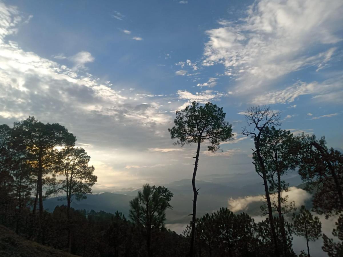 The Ranikhet Continental Exterior foto