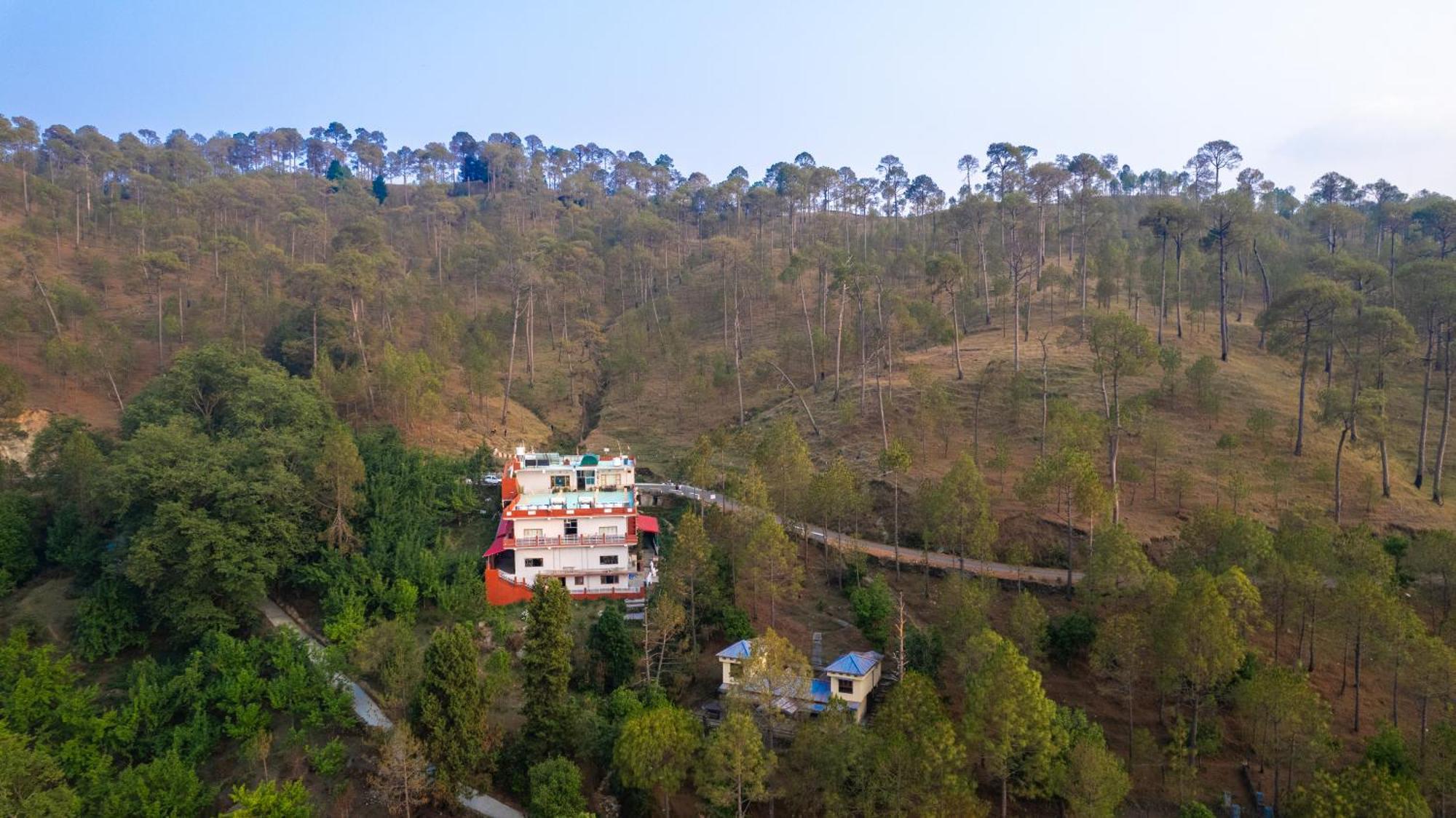 The Ranikhet Continental Exterior foto