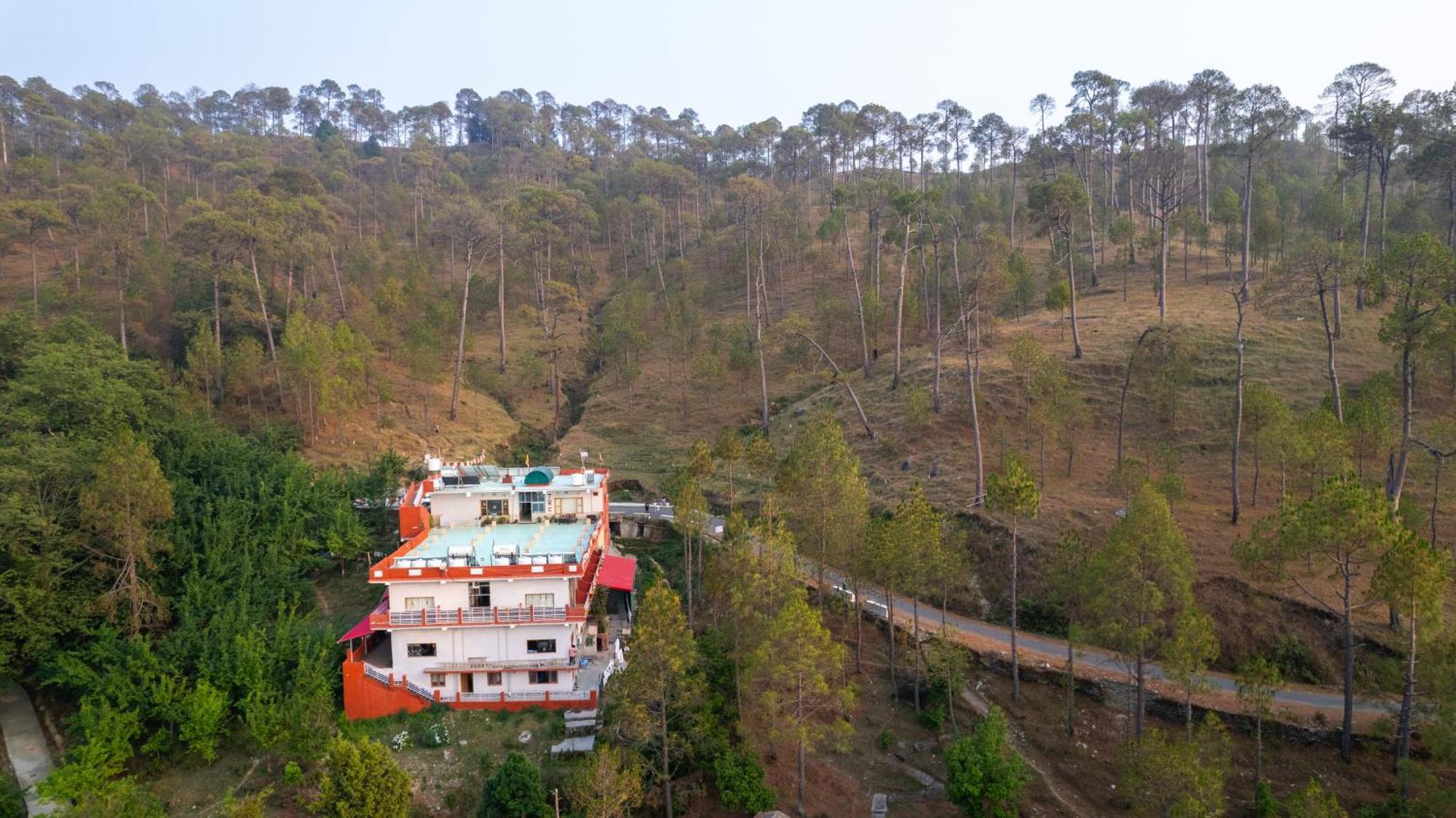 The Ranikhet Continental Exterior foto